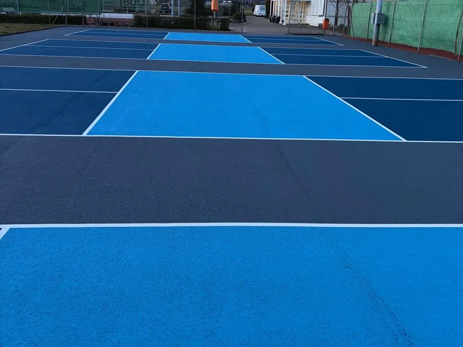 Outdoor-Courts bei Racket City Derendingen